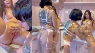 Martina Oliveira chupando a bucetinha da novinha Andriza Haack até ela gozar gritando